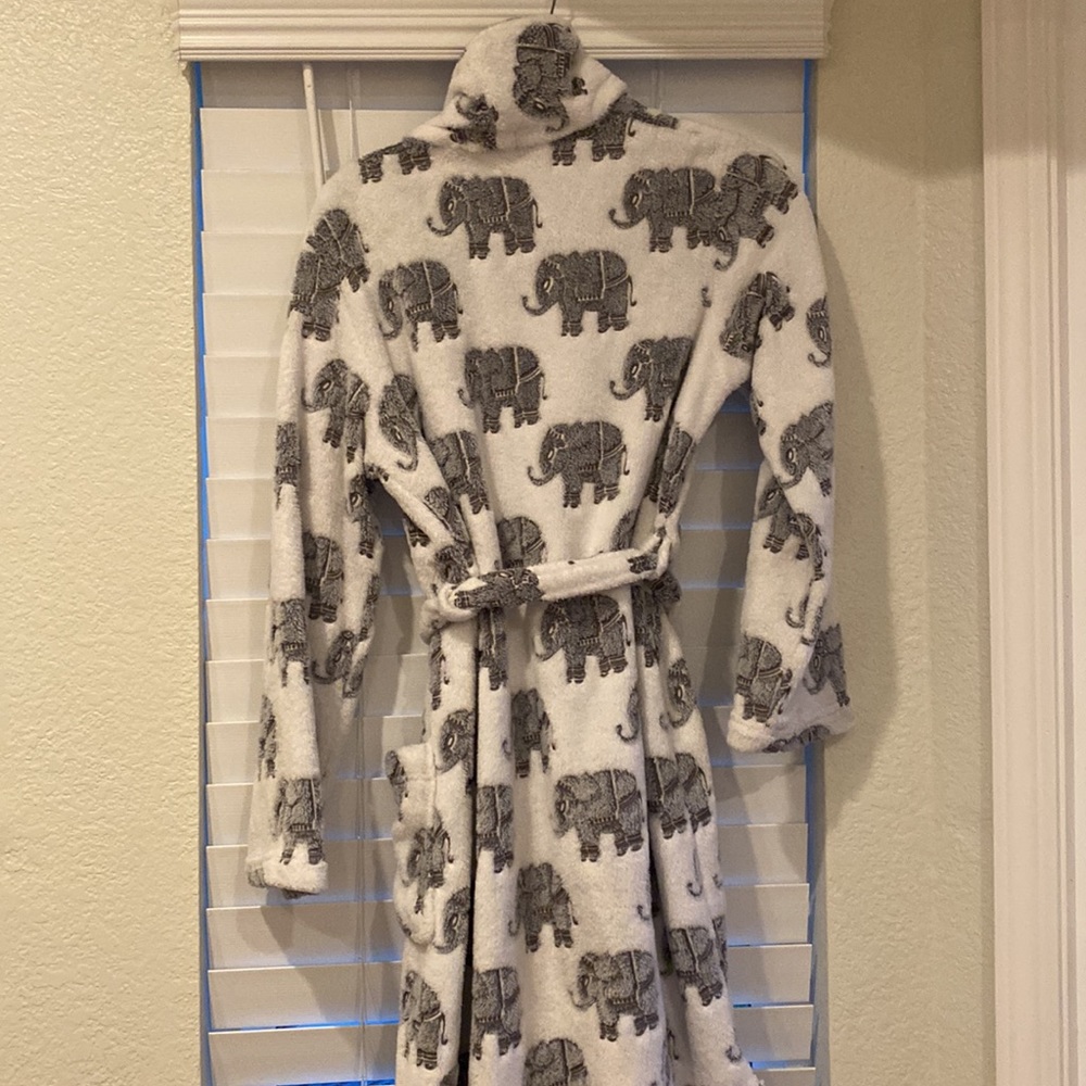 Elephant robe - Picture 2 of 2